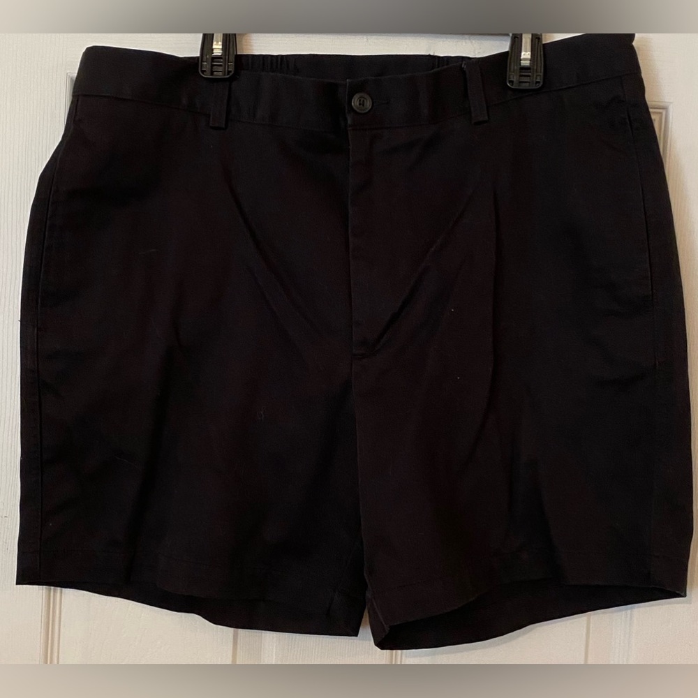 Roundtree & Yorke Easy Care Men’s Shorts 
Size 40